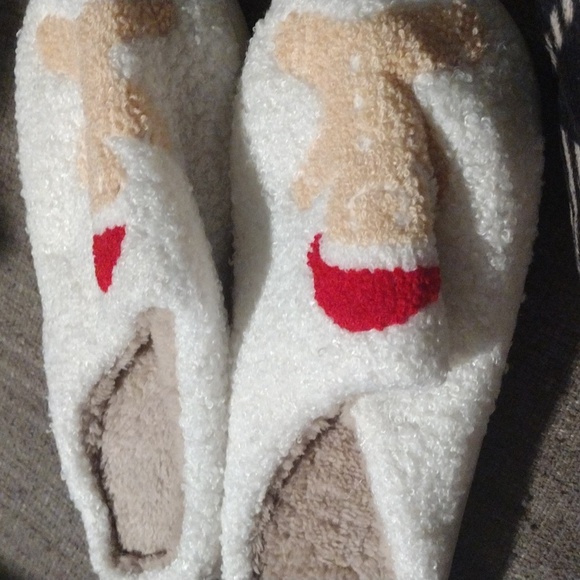 NWT Cozy White Gingerbread Man Slippers – Size 9.5/10, Holiday Comfort - Picture 4 of 6